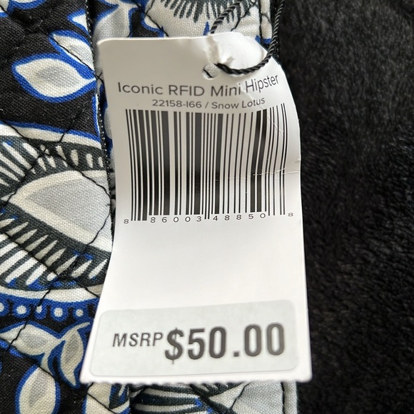 Vera Bradley Iconic RFID Mini Hipster in Snow Lotus NWT- Retired Pattern - Picture 5 of 5